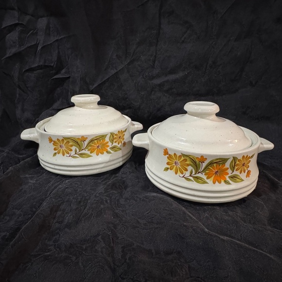 Vintage 1970s Retro Kitsch chic Floral Capri Bake Serve'n Store Stoneware Dish S - Picture 1 of 5